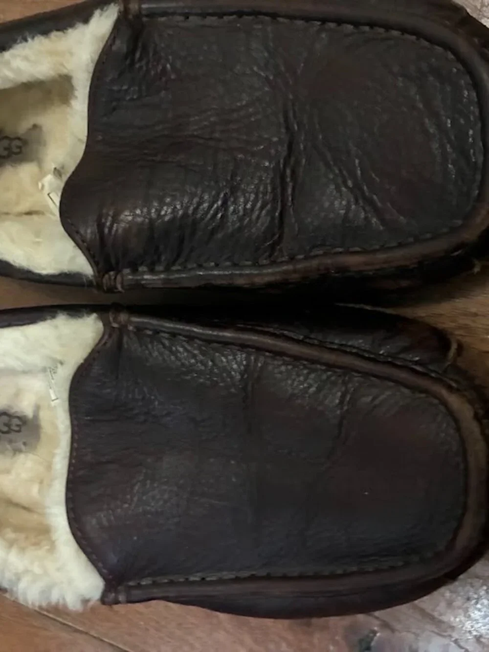 USA Size 9 - UGG Australia Leather Ascot Moc Slipper
